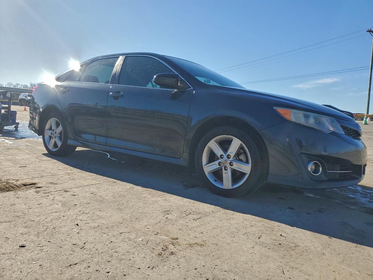 2014 TOYOTA CAMRY L photo 4