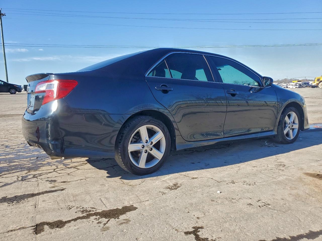 2014 TOYOTA CAMRY L photo 3