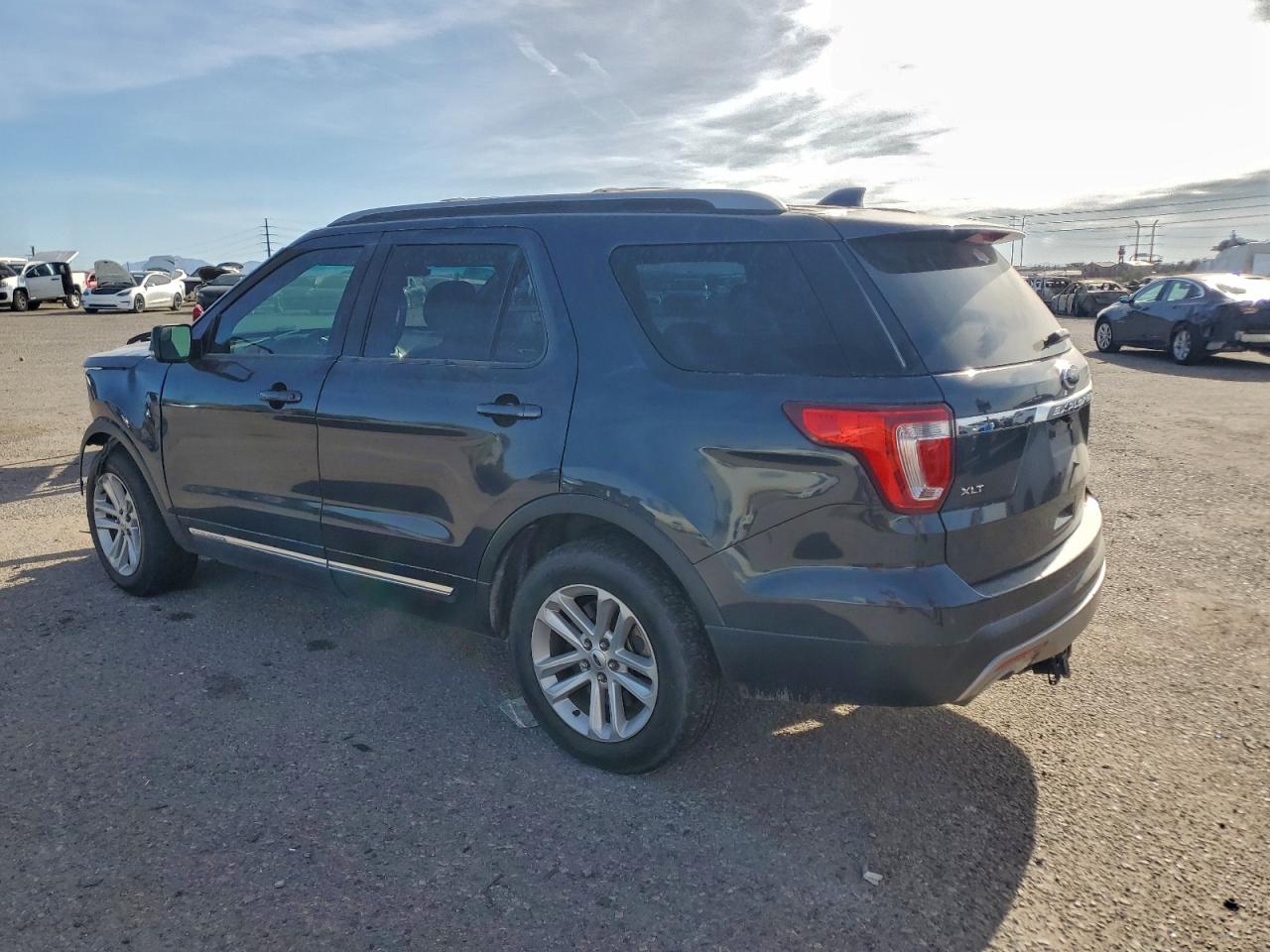 2017 FORD EXPLORER XLT photo 4