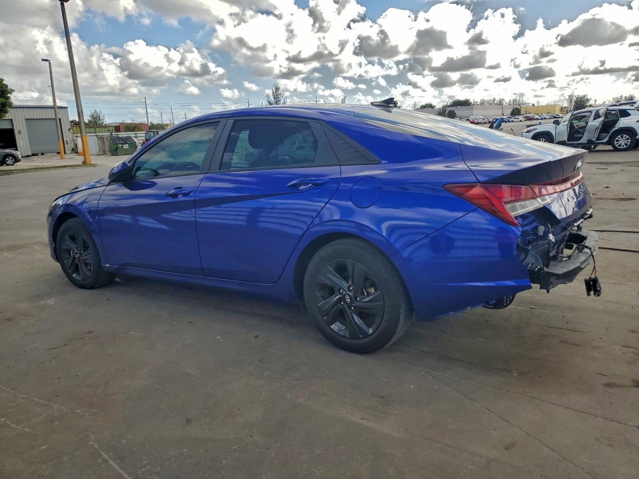 2023 HYUNDAI ELANTRA BLUE photo 4