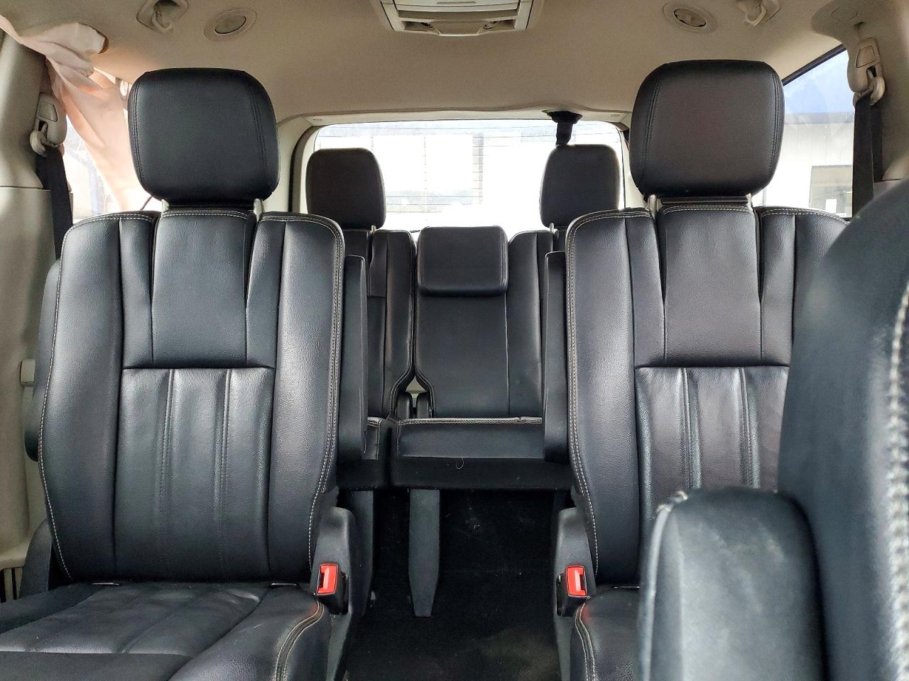 2013 CHRYSLER TOWN & COUNTRY TOURING photo 10