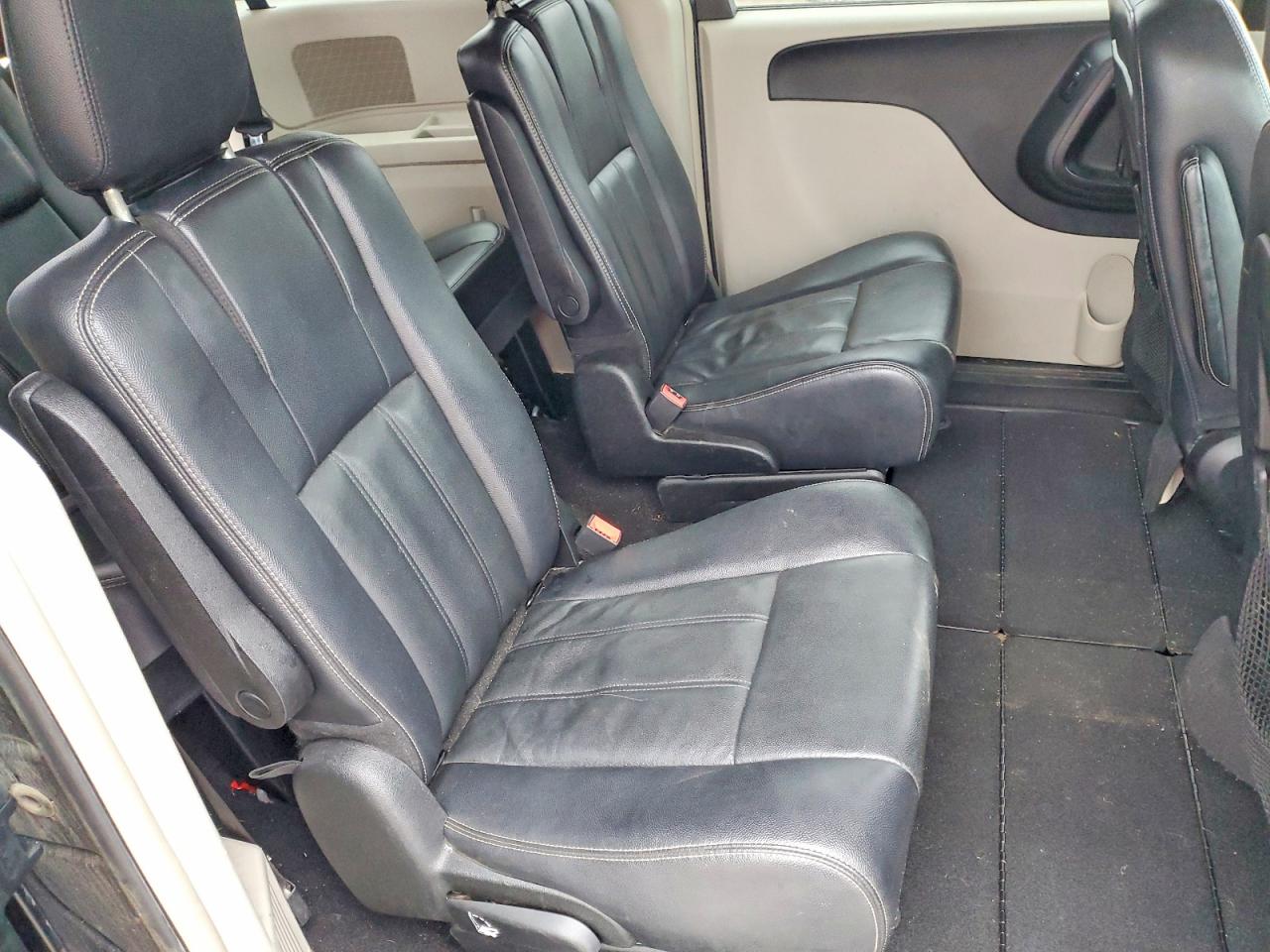 2013 CHRYSLER TOWN & COUNTRY TOURING photo 11
