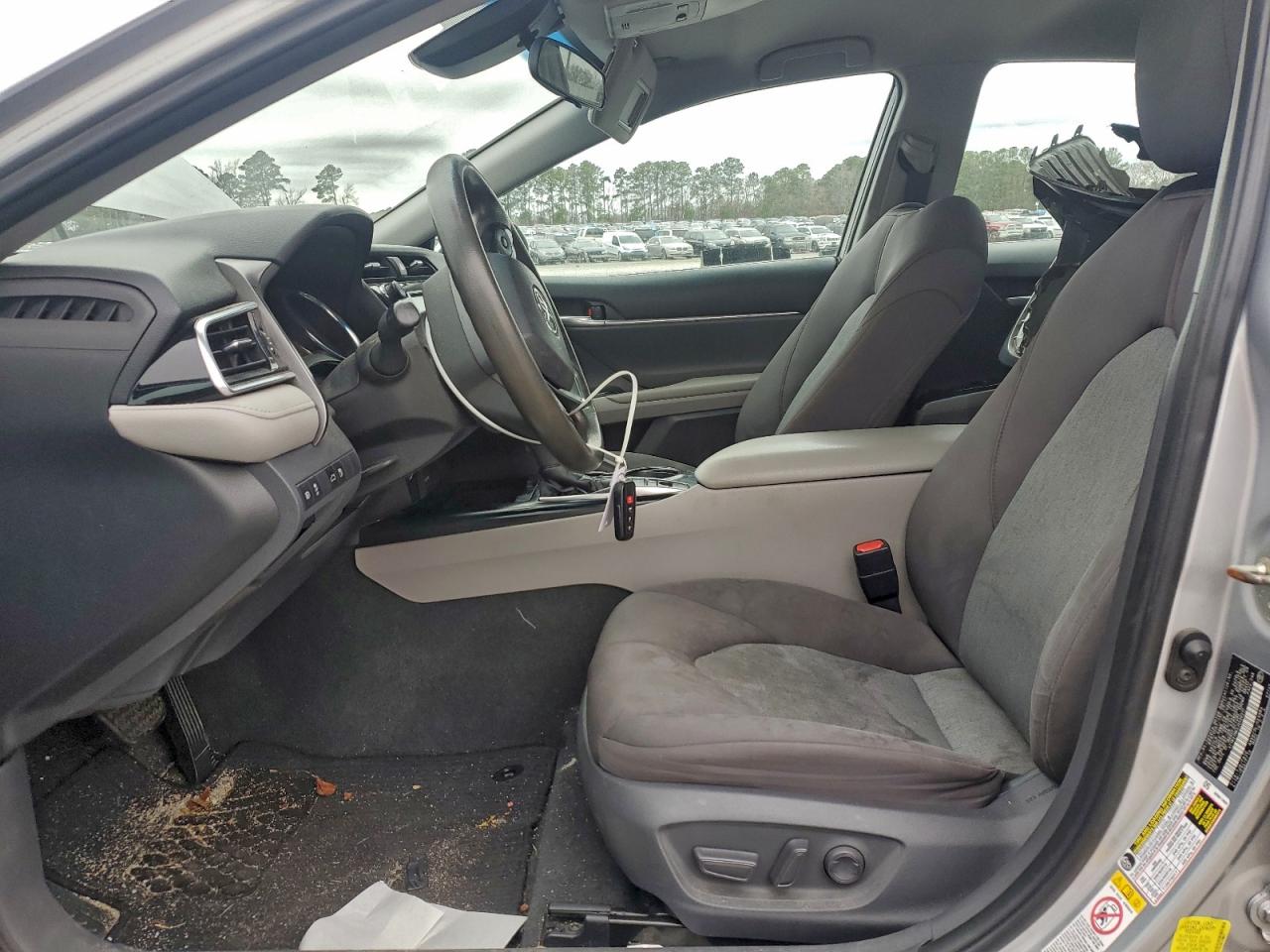 2018 TOYOTA CAMRY LE photo 7