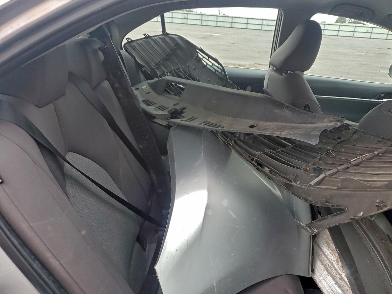 2018 TOYOTA CAMRY LE photo 10