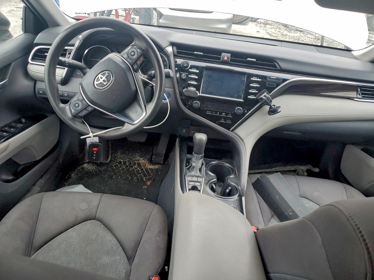 2018 TOYOTA CAMRY LE photo 8