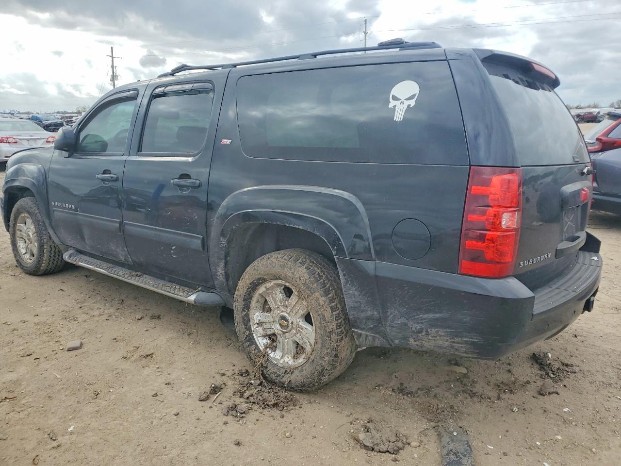 2011 CHEVROLET SUBURBAN C1500 LT photo 3