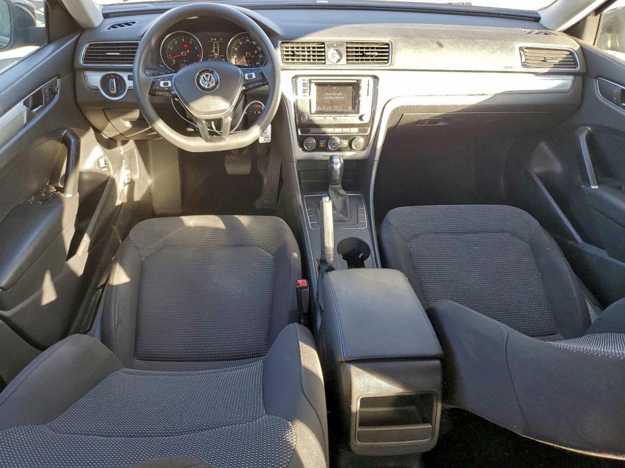 2017 VOLKSWAGEN PASSAT S photo 22