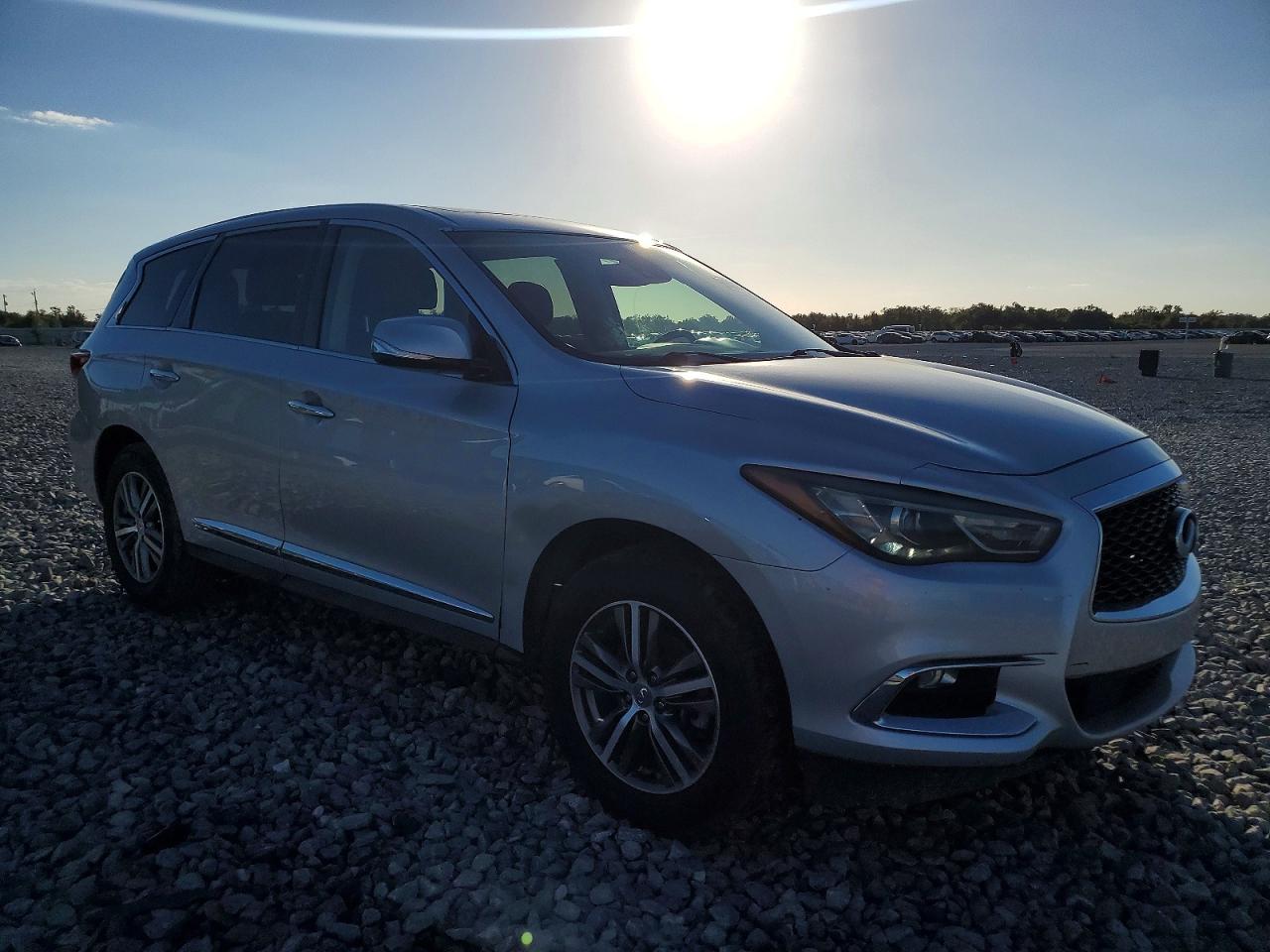 2020 INFINITI QX60 LUXE photo 7