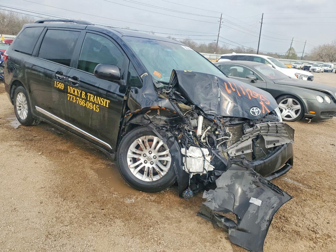 2015 TOYOTA SIENNA XLE photo 7