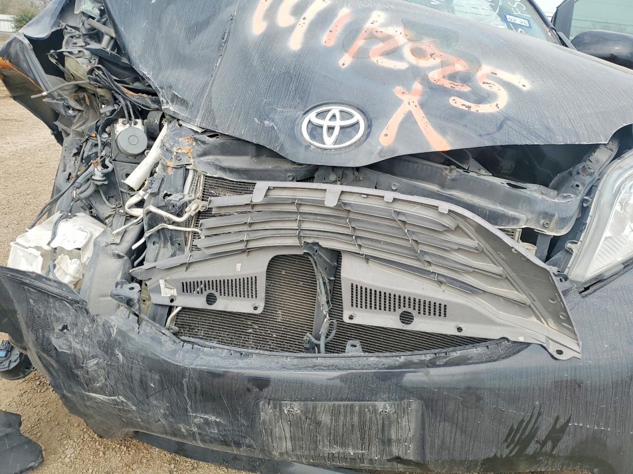 2015 TOYOTA SIENNA XLE photo 23