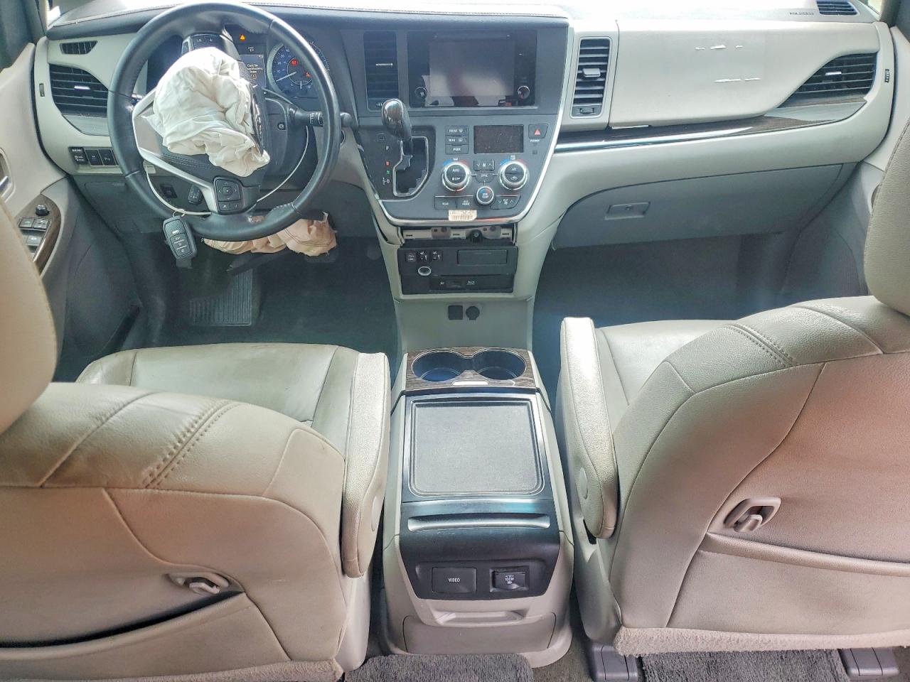 2015 TOYOTA SIENNA XLE photo 15