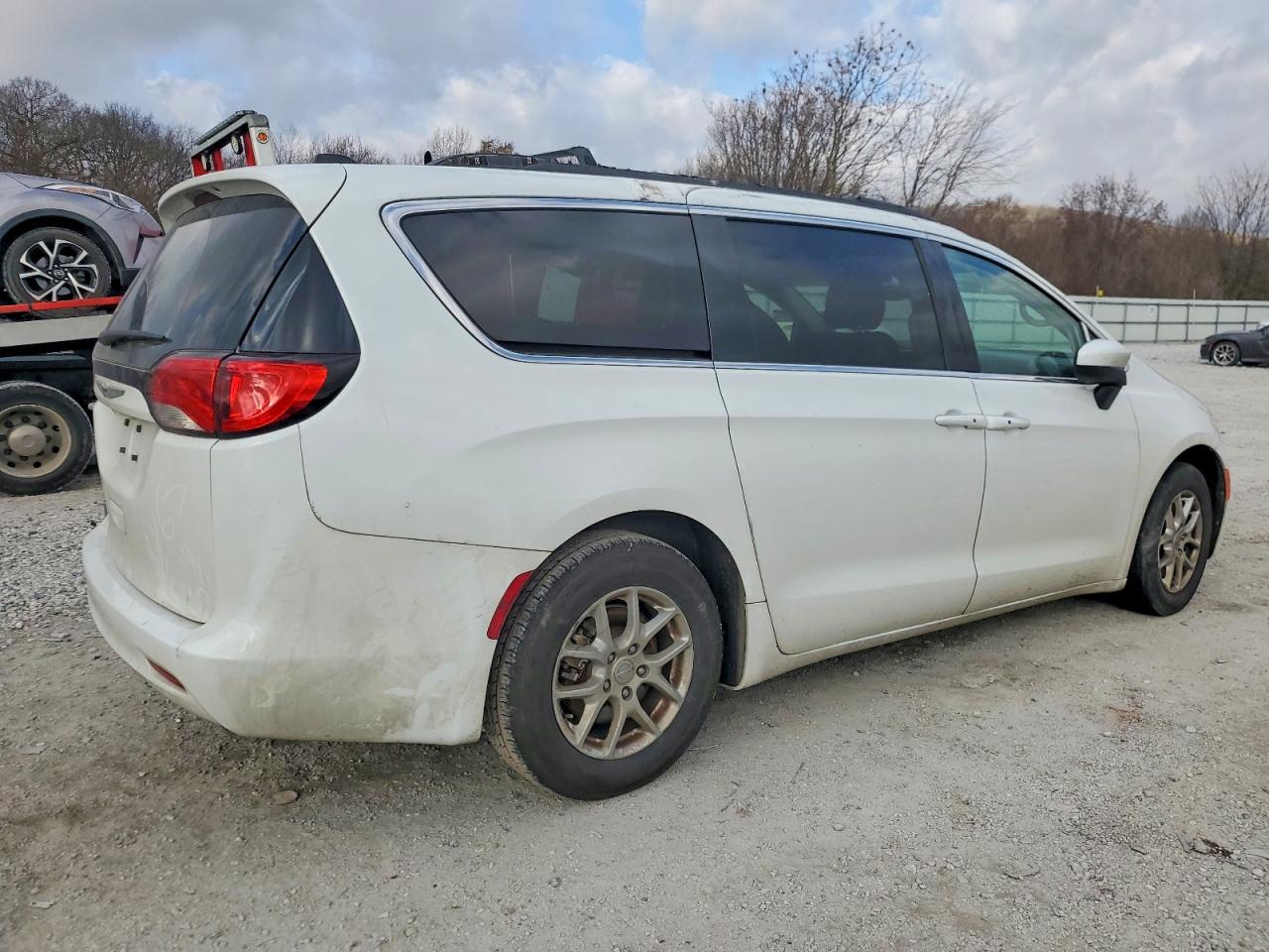 2021 CHRYSLER VOYAGER LXI photo 3