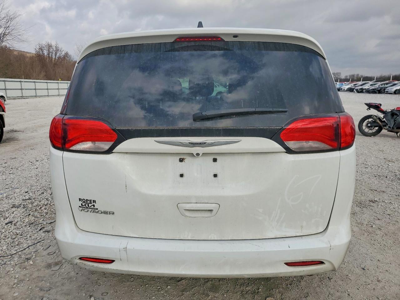 2021 CHRYSLER VOYAGER LXI photo 6