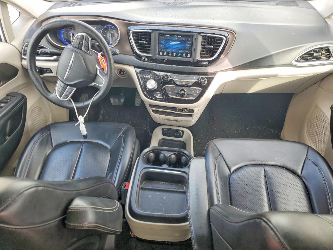 2021 CHRYSLER VOYAGER LXI photo 8
