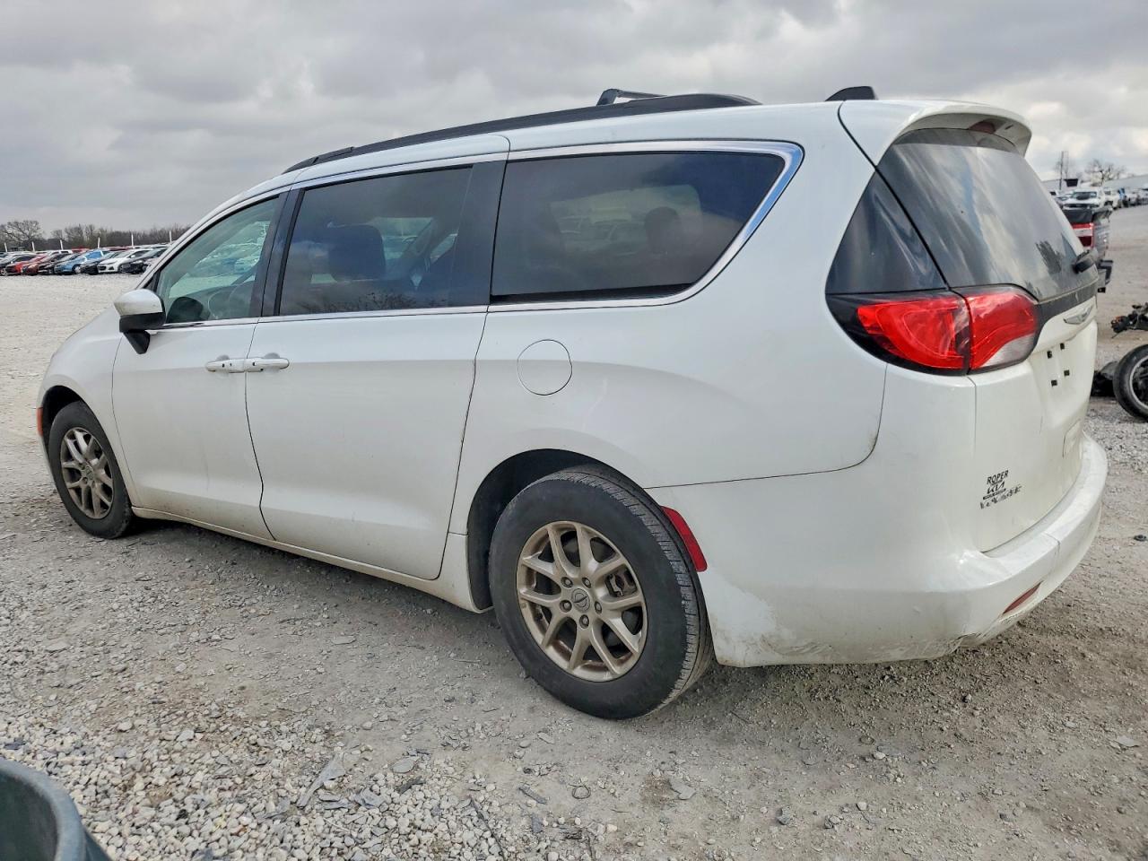 2021 CHRYSLER VOYAGER LXI photo 2