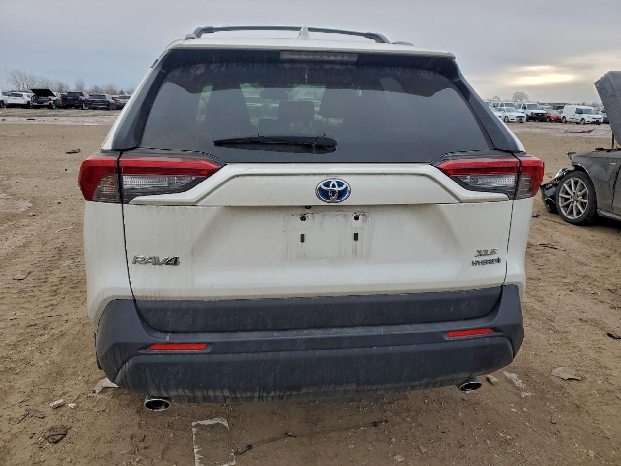 2022 TOYOTA RAV4 XLE PREMIUM photo 16