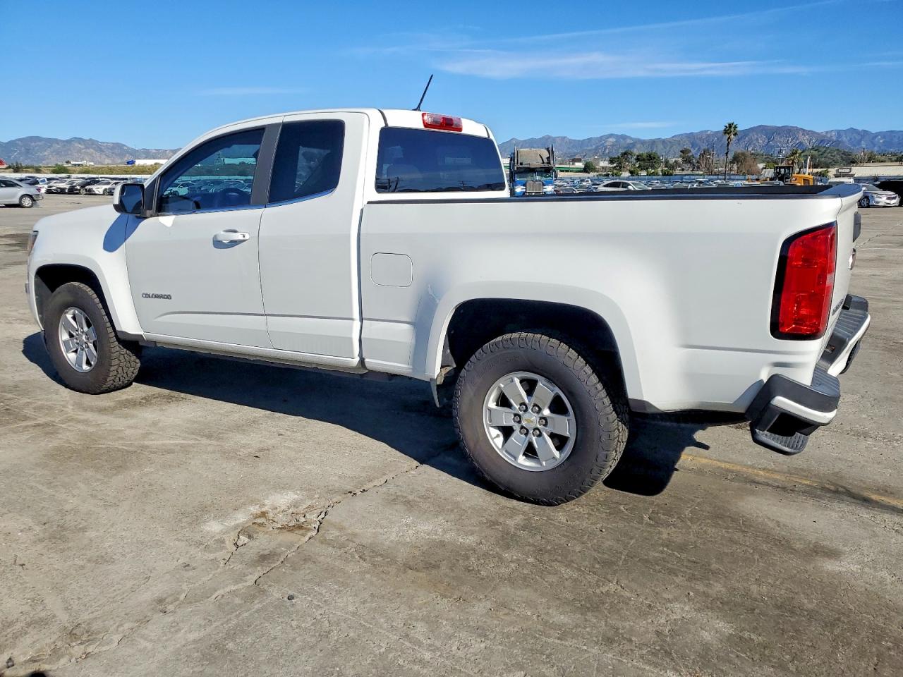 2019 CHEVROLET COLORADO photo 3