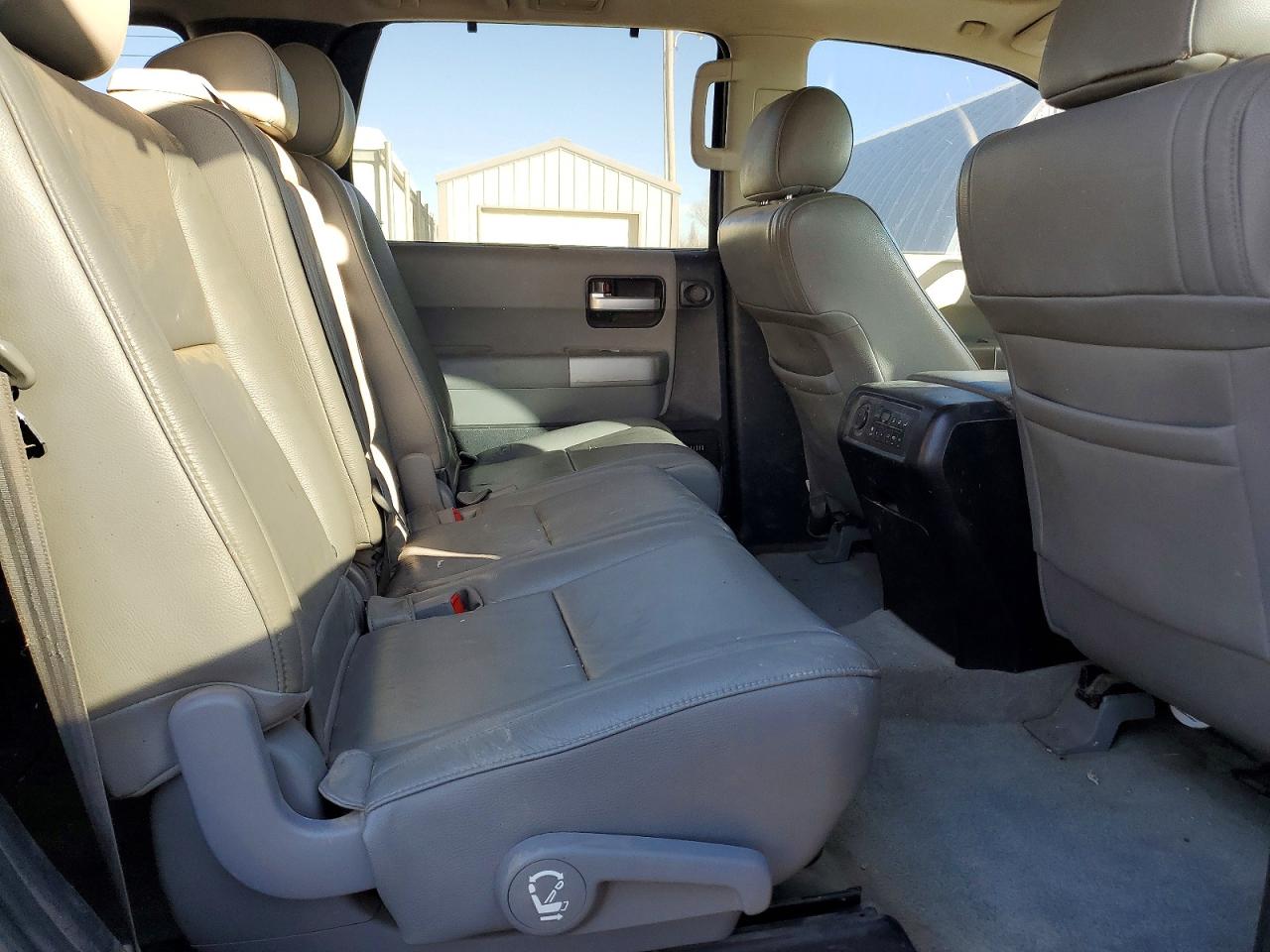 2010 TOYOTA SEQUOIA LIMITED photo 21