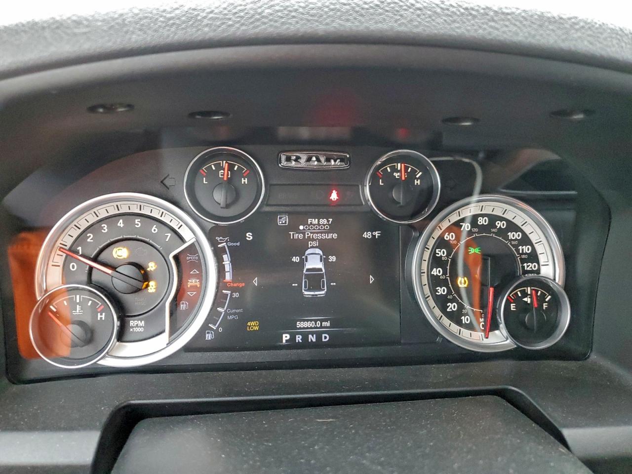 2016 RAM 1500 SLT photo 9