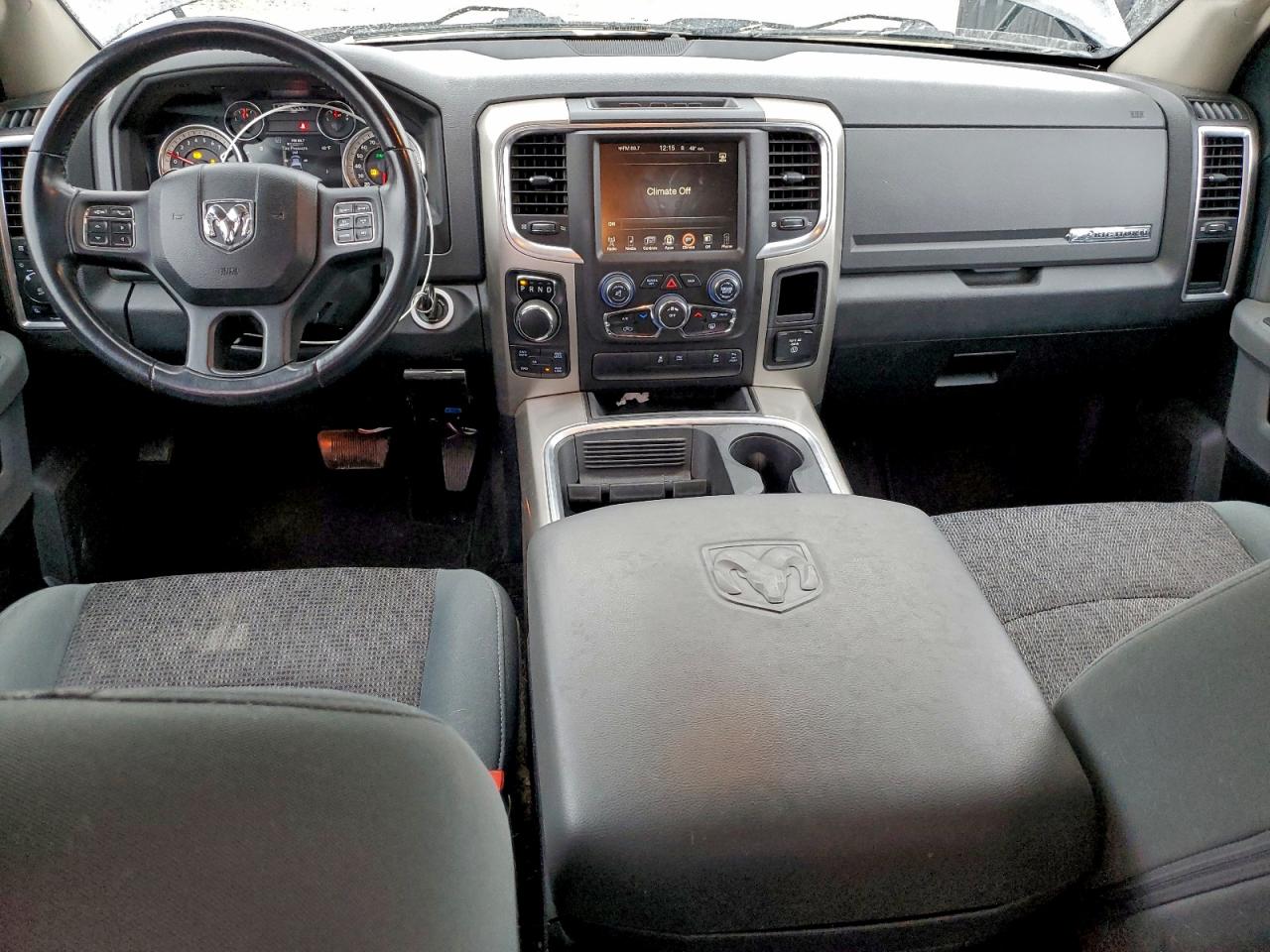 2016 RAM 1500 SLT photo 8