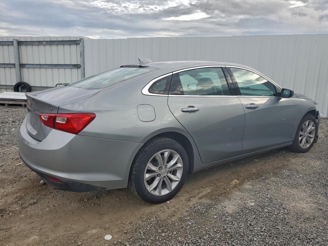 2023 CHEVROLET MALIBU LT photo 3