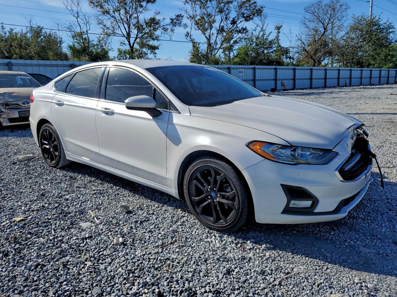 2019 FORD FUSION SE photo 4