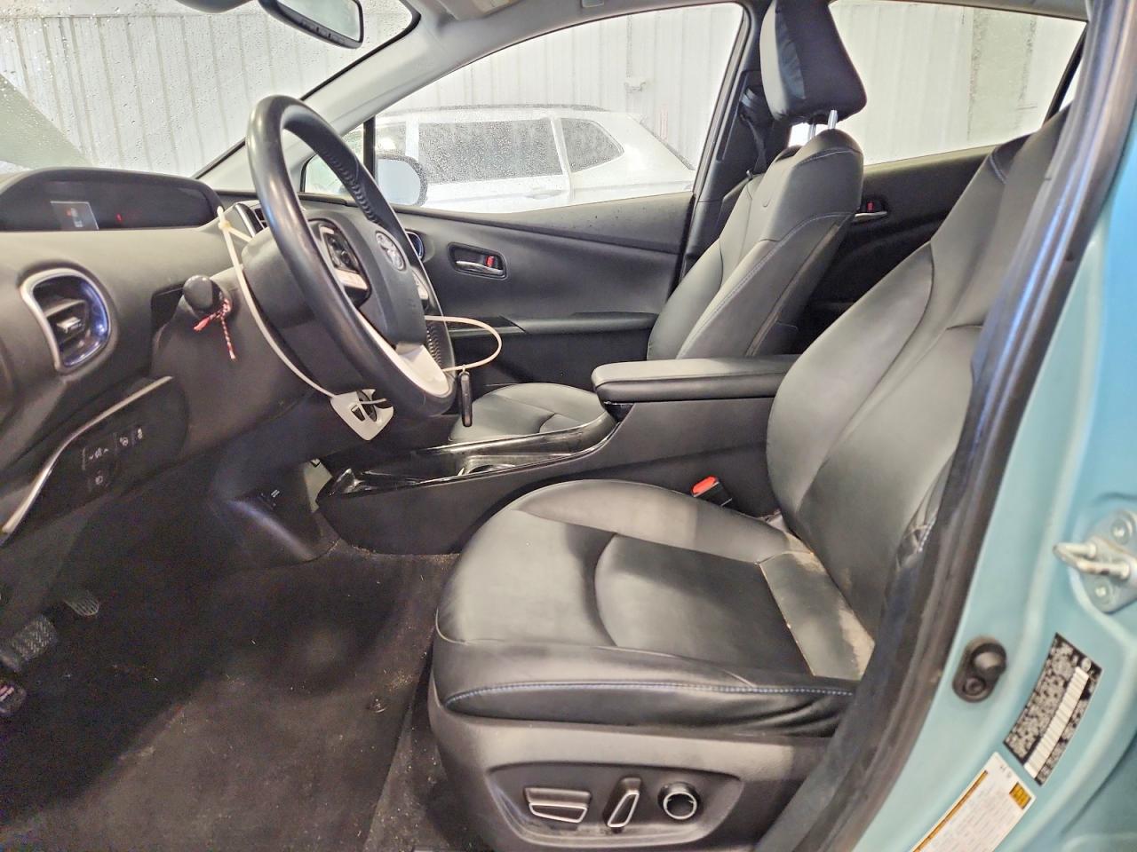 2017 TOYOTA PRIUS FOUR TOURING photo 13