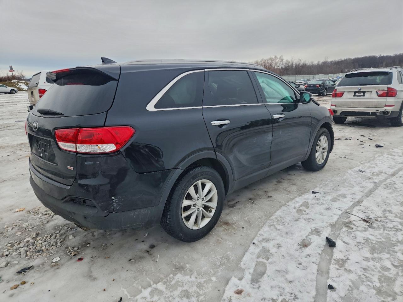 2017 KIA SORENTO LX photo 5