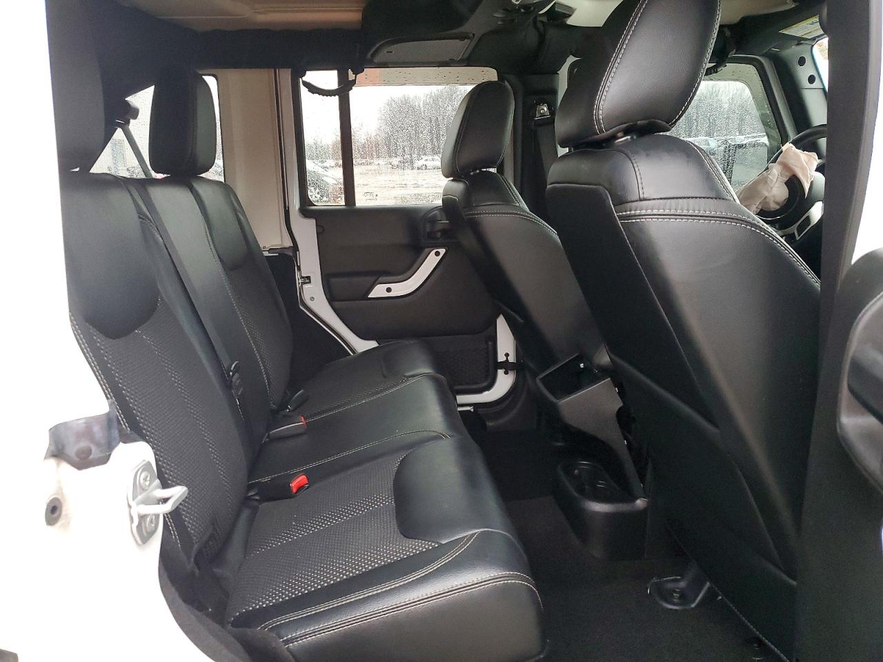 2015 JEEP WRANGLER UNLIMITED SAHARA photo 28