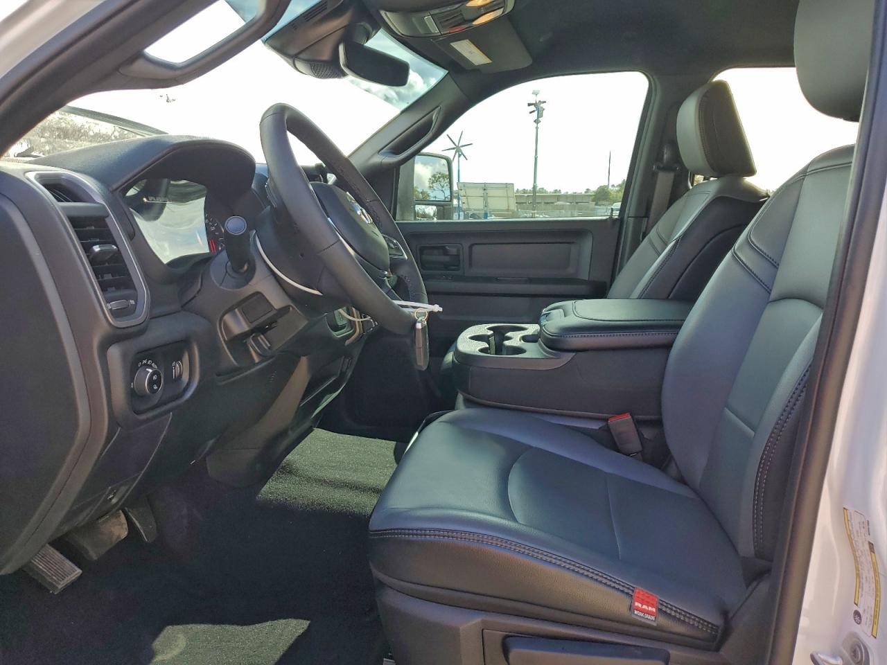2025 RAM 2500 TRADESMAN photo 13