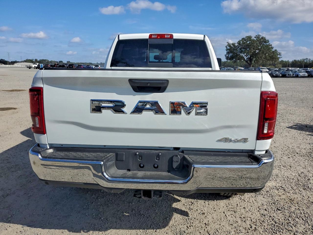 2025 RAM 2500 TRADESMAN photo 11