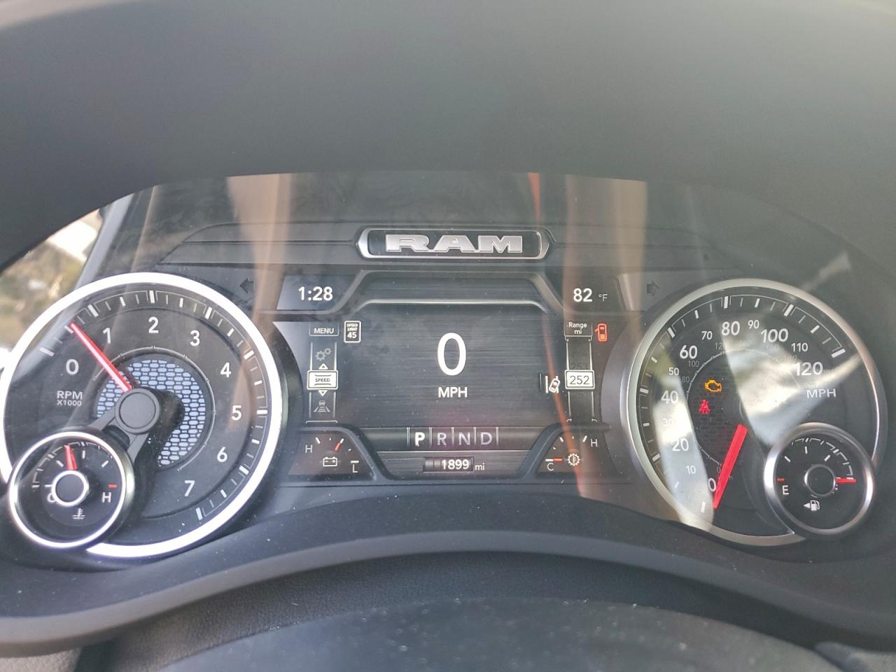 2025 RAM 2500 TRADESMAN photo 17
