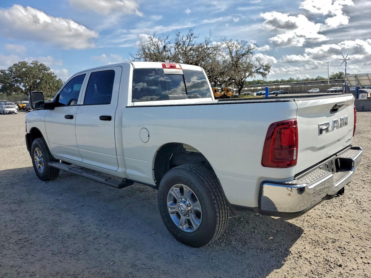 2025 RAM 2500 TRADESMAN photo 3