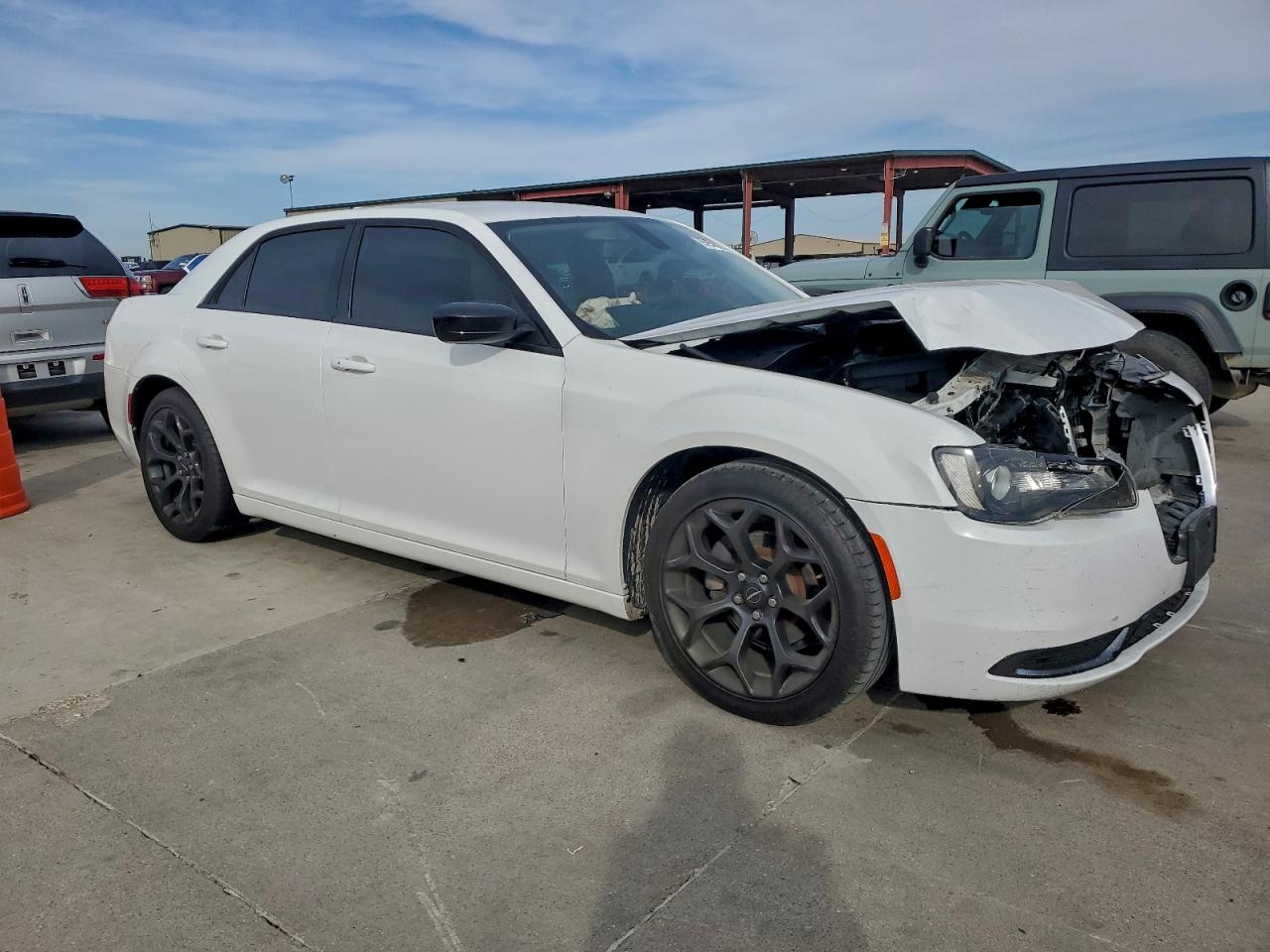 2019 CHRYSLER 300 TOURING photo 4
