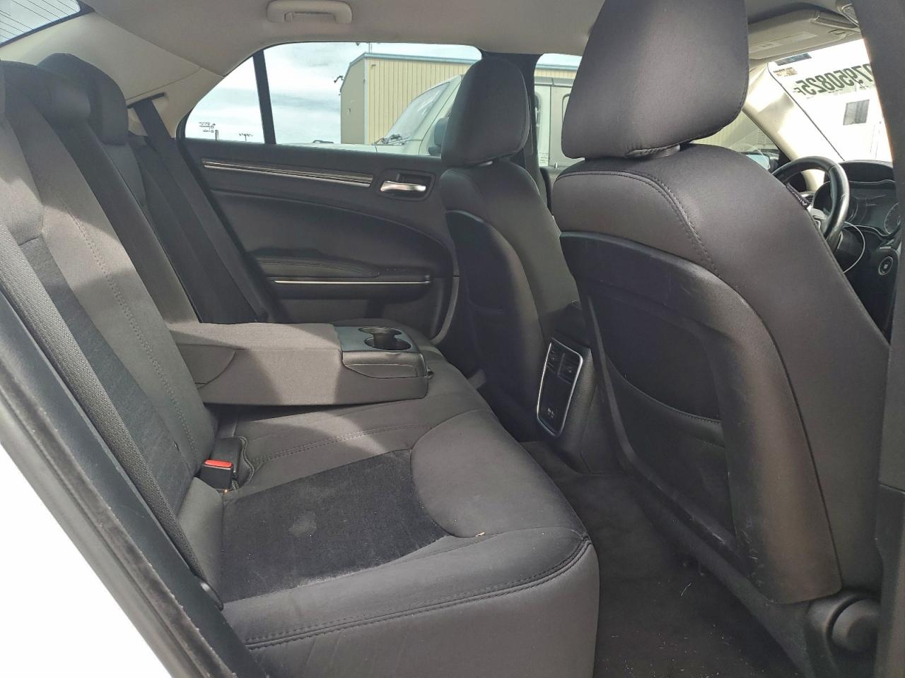2019 CHRYSLER 300 TOURING photo 10