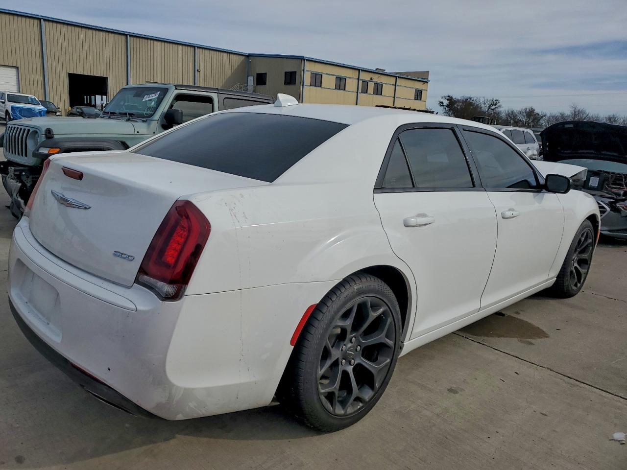 2019 CHRYSLER 300 TOURING photo 3