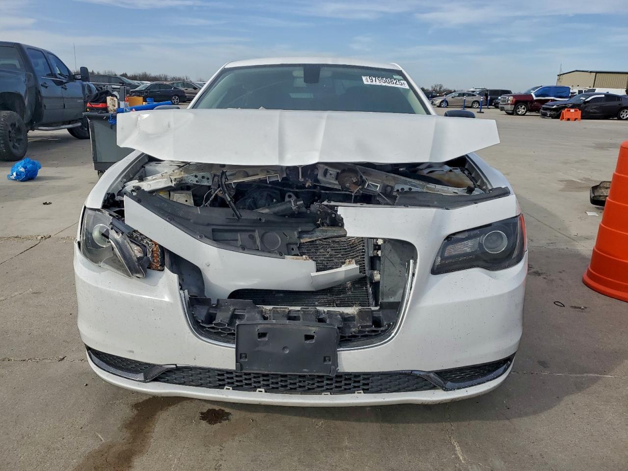 2019 CHRYSLER 300 TOURING photo 5