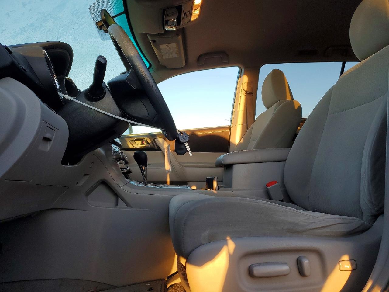 2010 TOYOTA HIGHLANDER photo 13