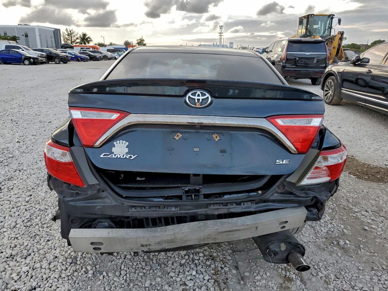 2016 TOYOTA CAMRY LE photo 6
