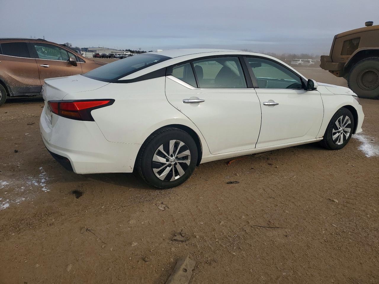 2019 NISSAN ALTIMA S photo 3