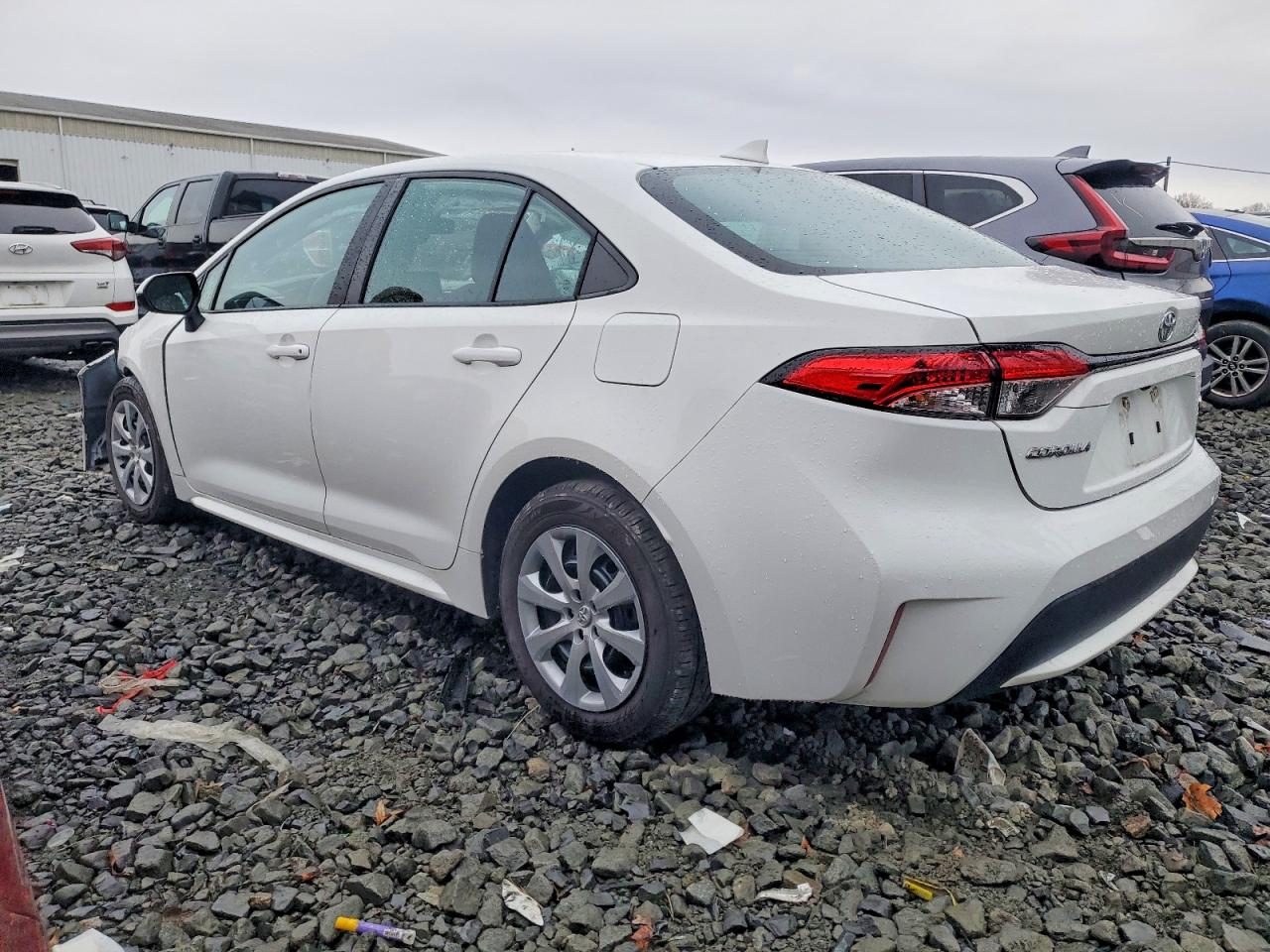 2021 TOYOTA COROLLA LE photo 2