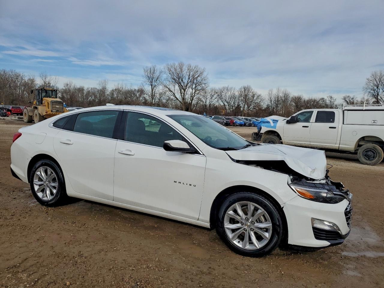 2023 CHEVROLET MALIBU LT photo 4