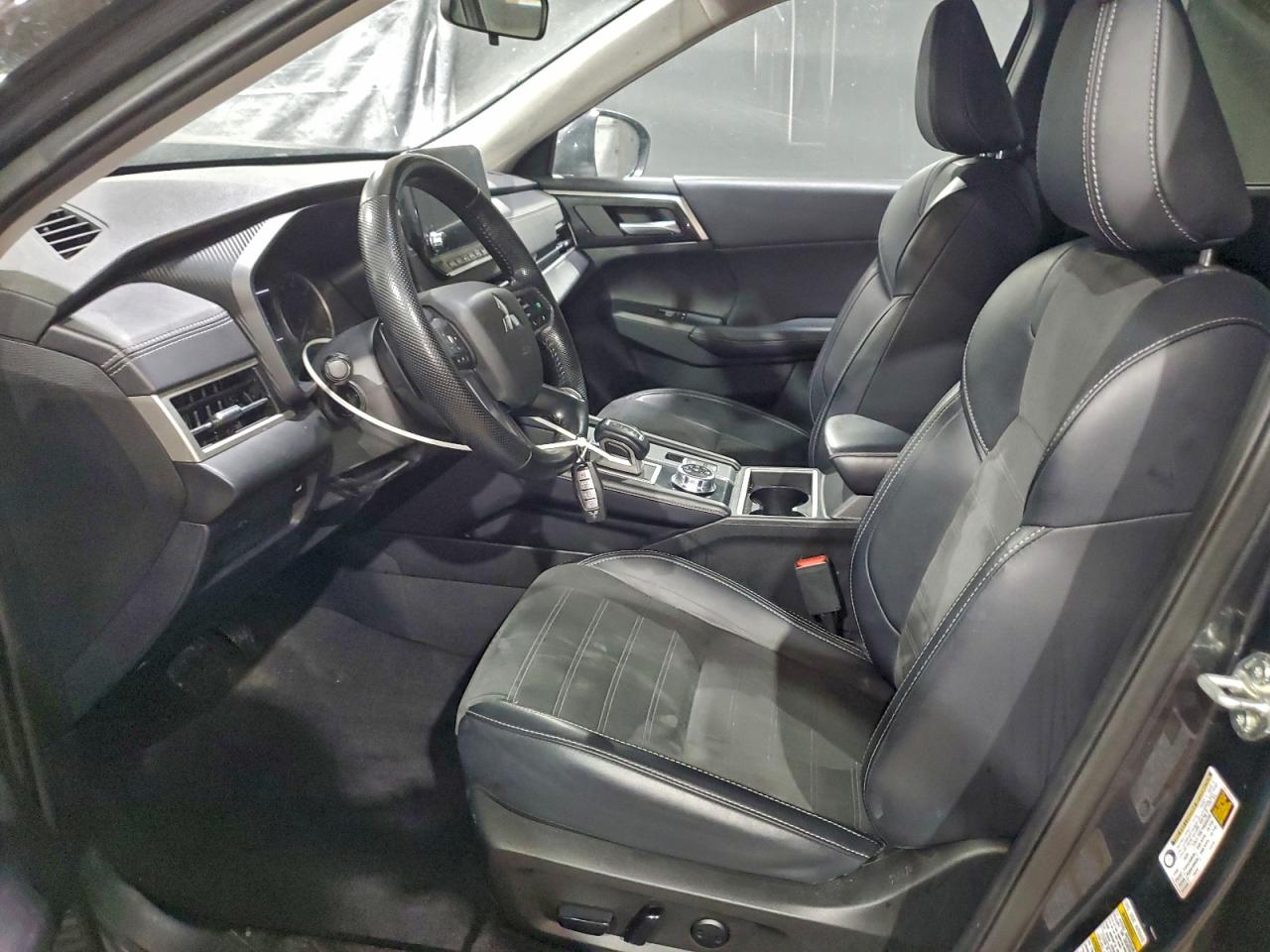 2024 MITSUBISHI OUTLANDER SE photo 7