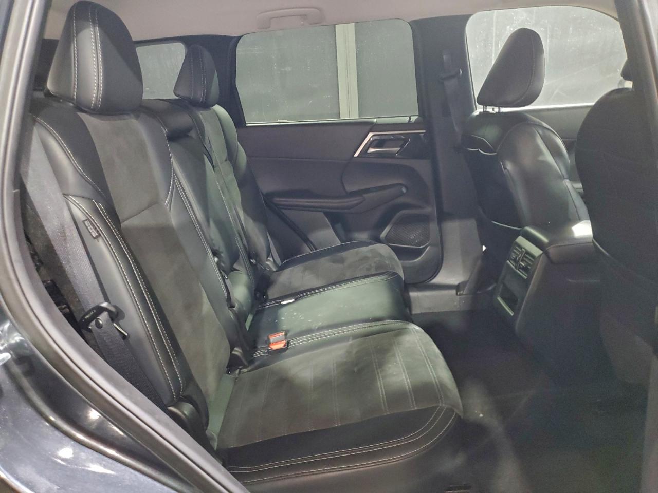 2024 MITSUBISHI OUTLANDER SE photo 11