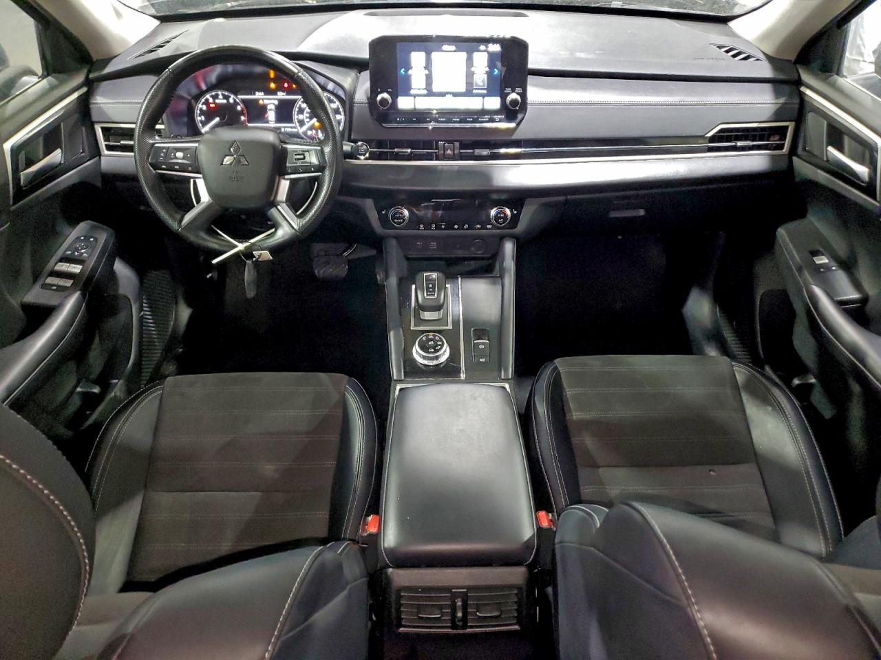 2024 MITSUBISHI OUTLANDER SE photo 8