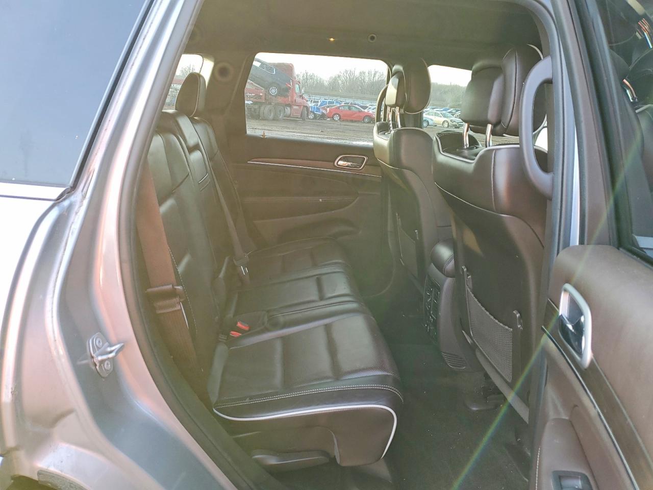 2018 JEEP GRAND CHEROKEE OVERLAND photo 11