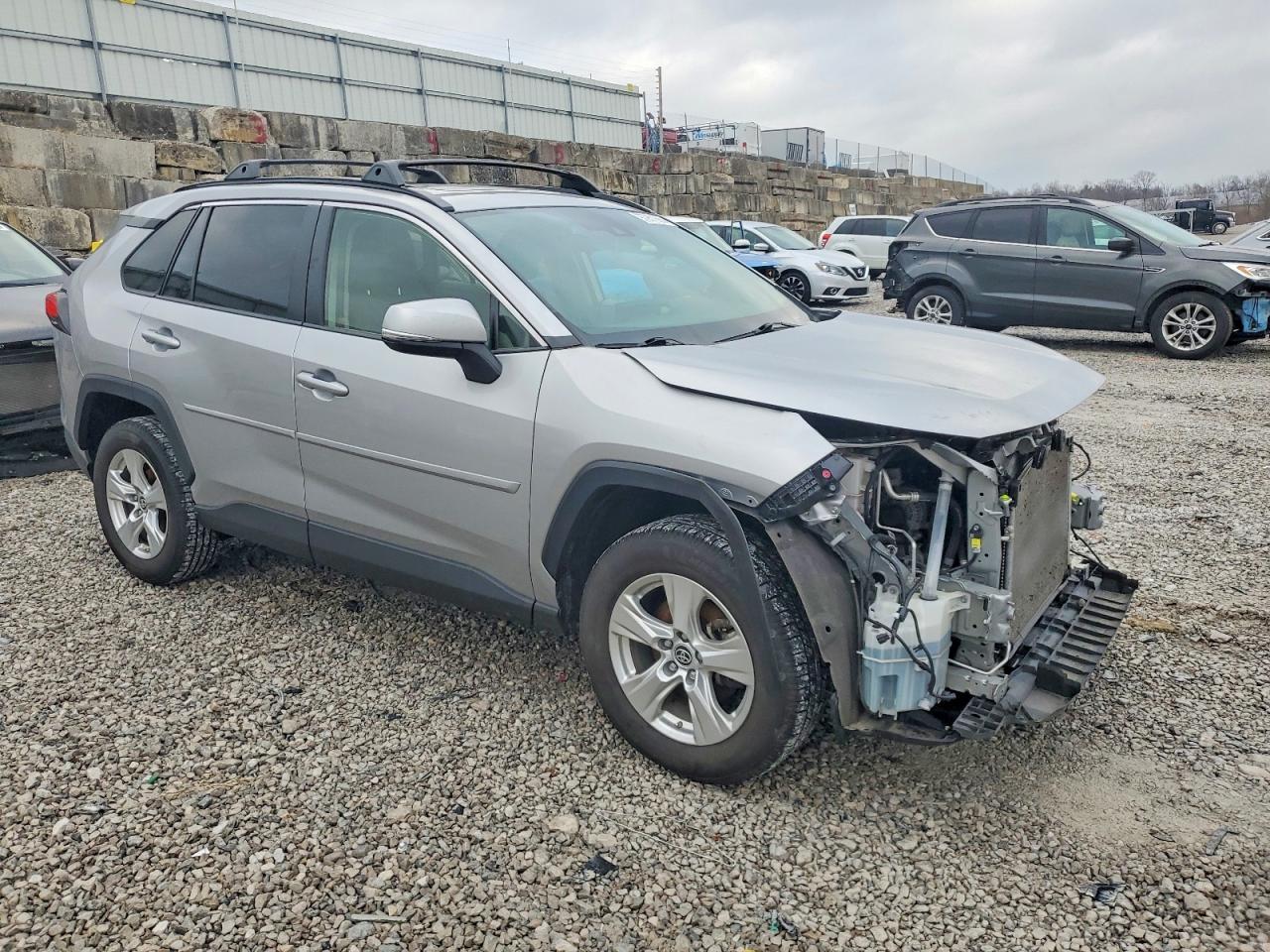 2019 TOYOTA RAV4 XLE photo 7