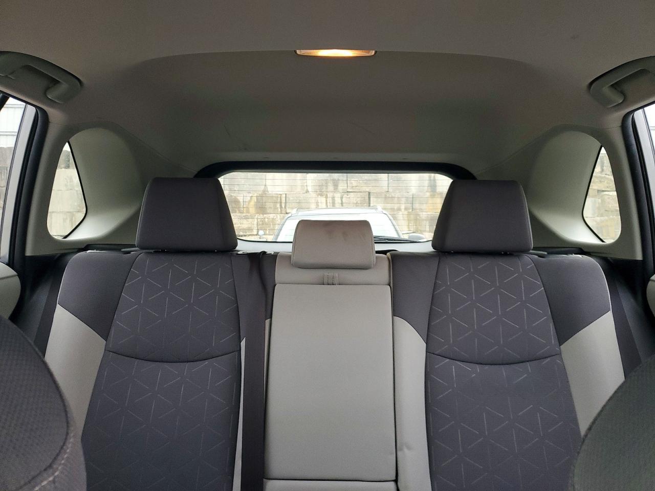 2019 TOYOTA RAV4 XLE photo 19