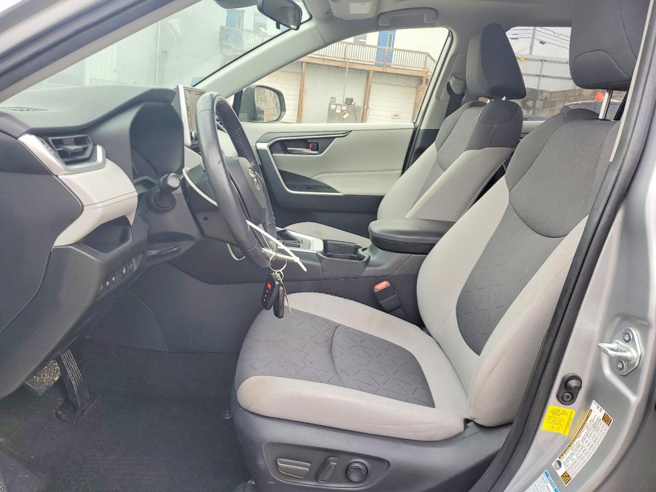 2019 TOYOTA RAV4 XLE photo 13