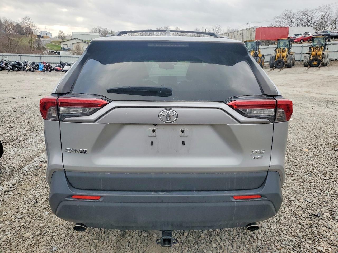 2019 TOYOTA RAV4 XLE photo 11